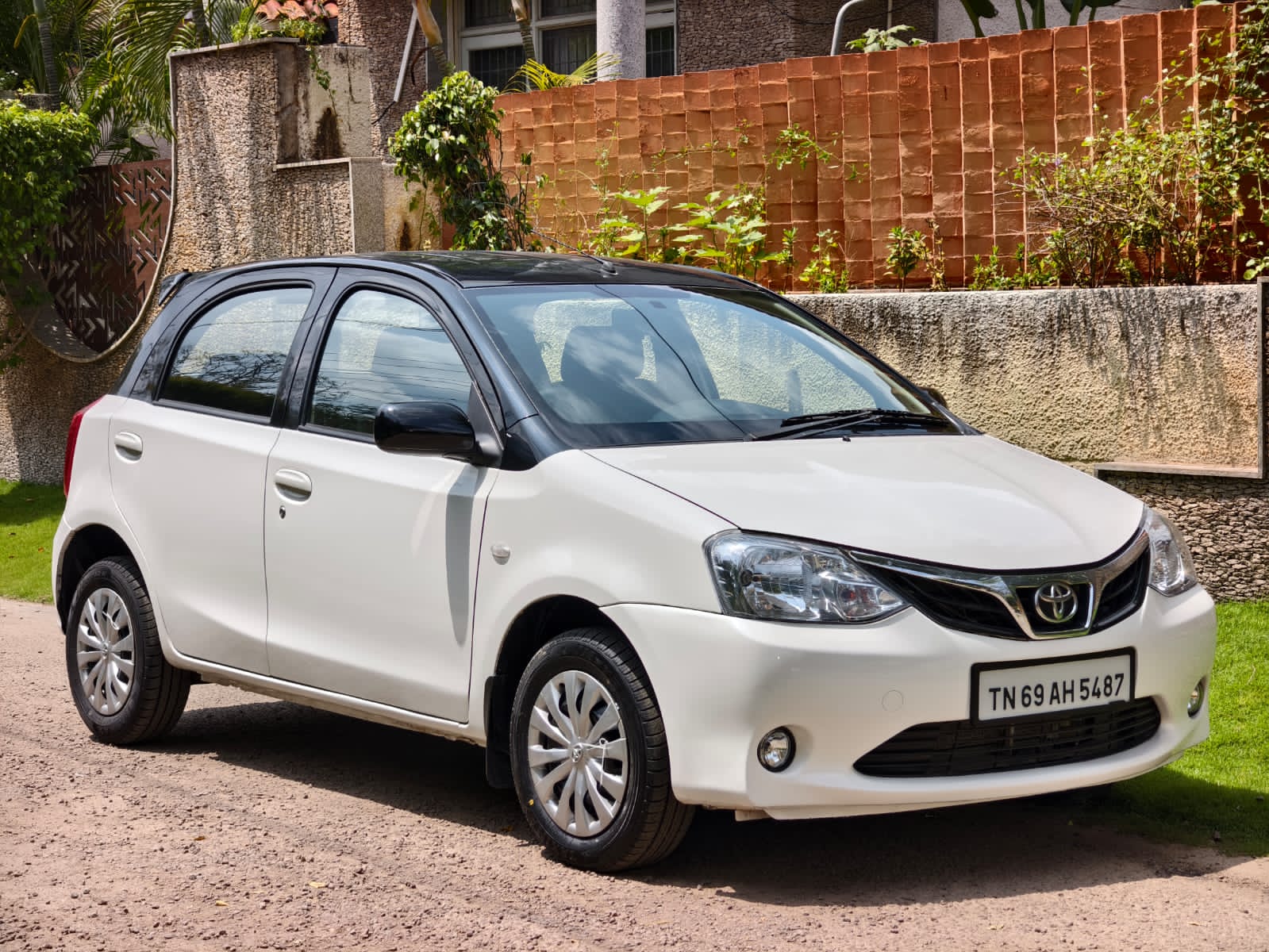 Toyota Etios Liva - Image 3