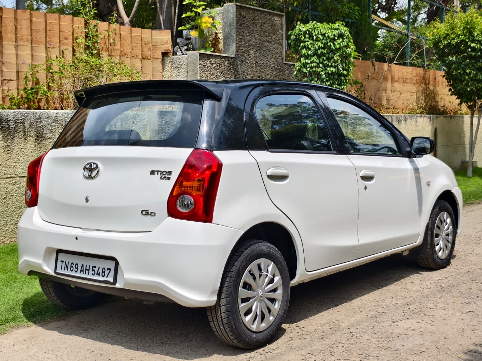 Toyota Etios Liva - Image 10