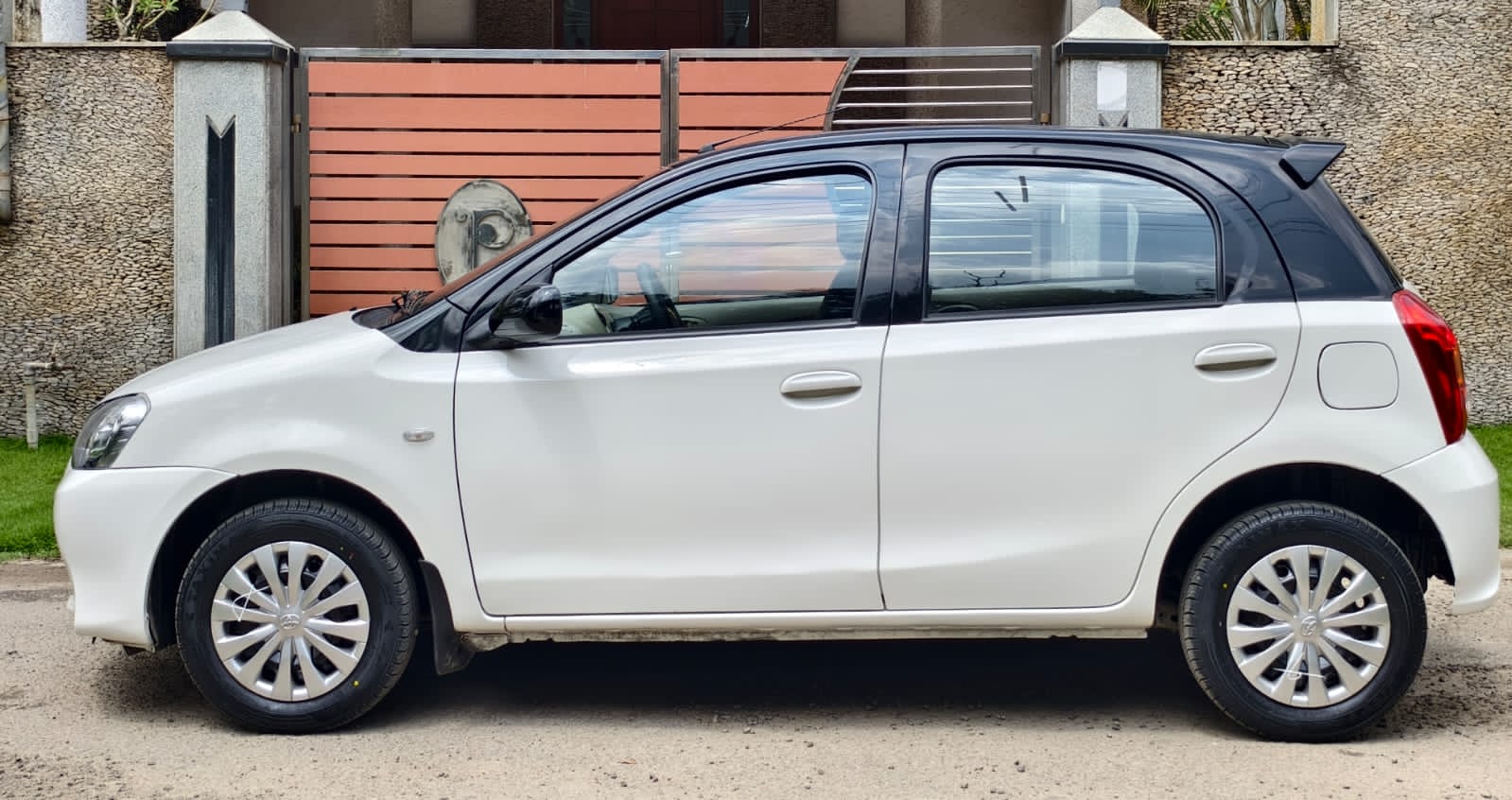 Toyota Etios Liva - Image 6