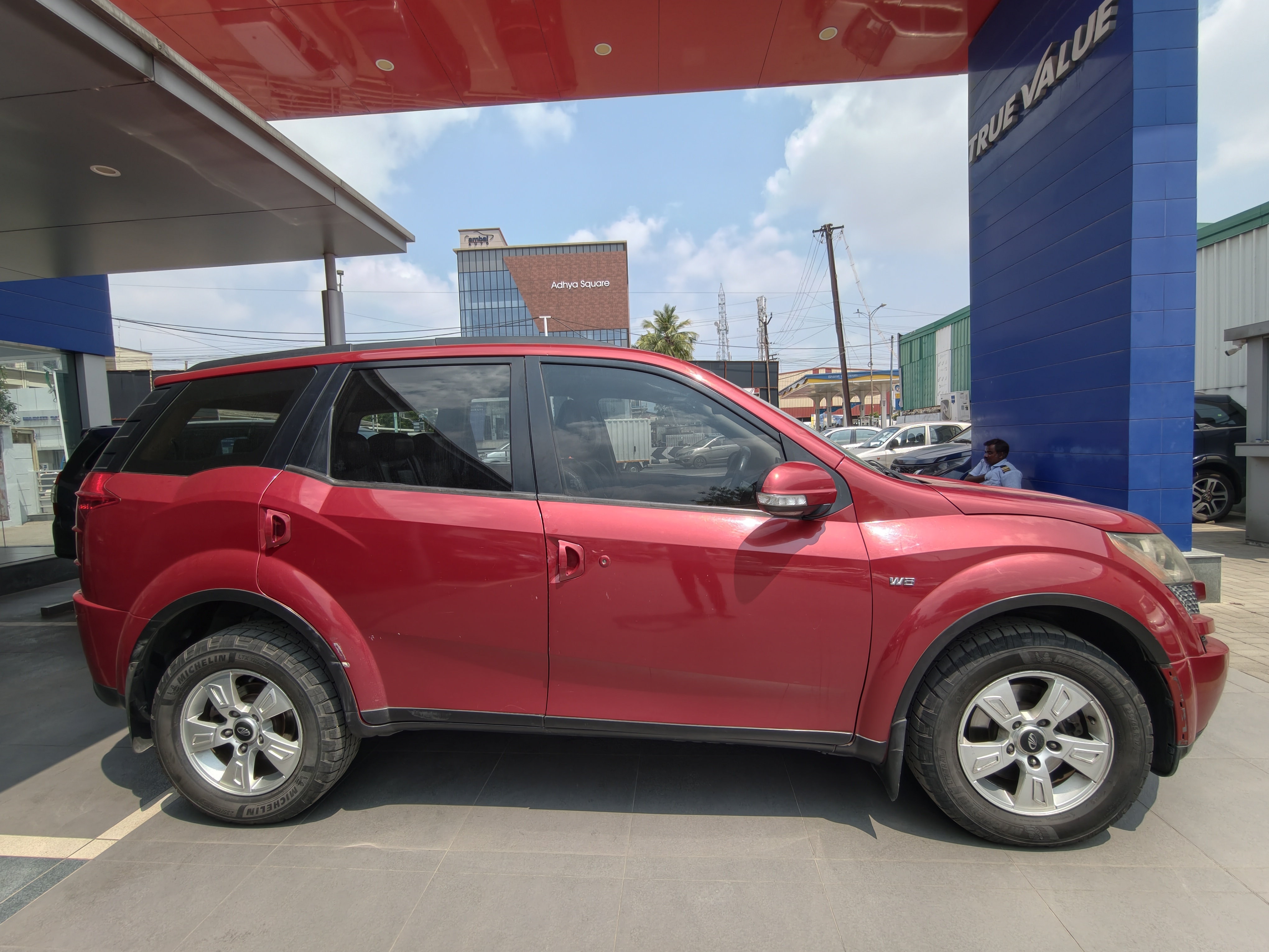 Mahindra XUV500 - Image 12