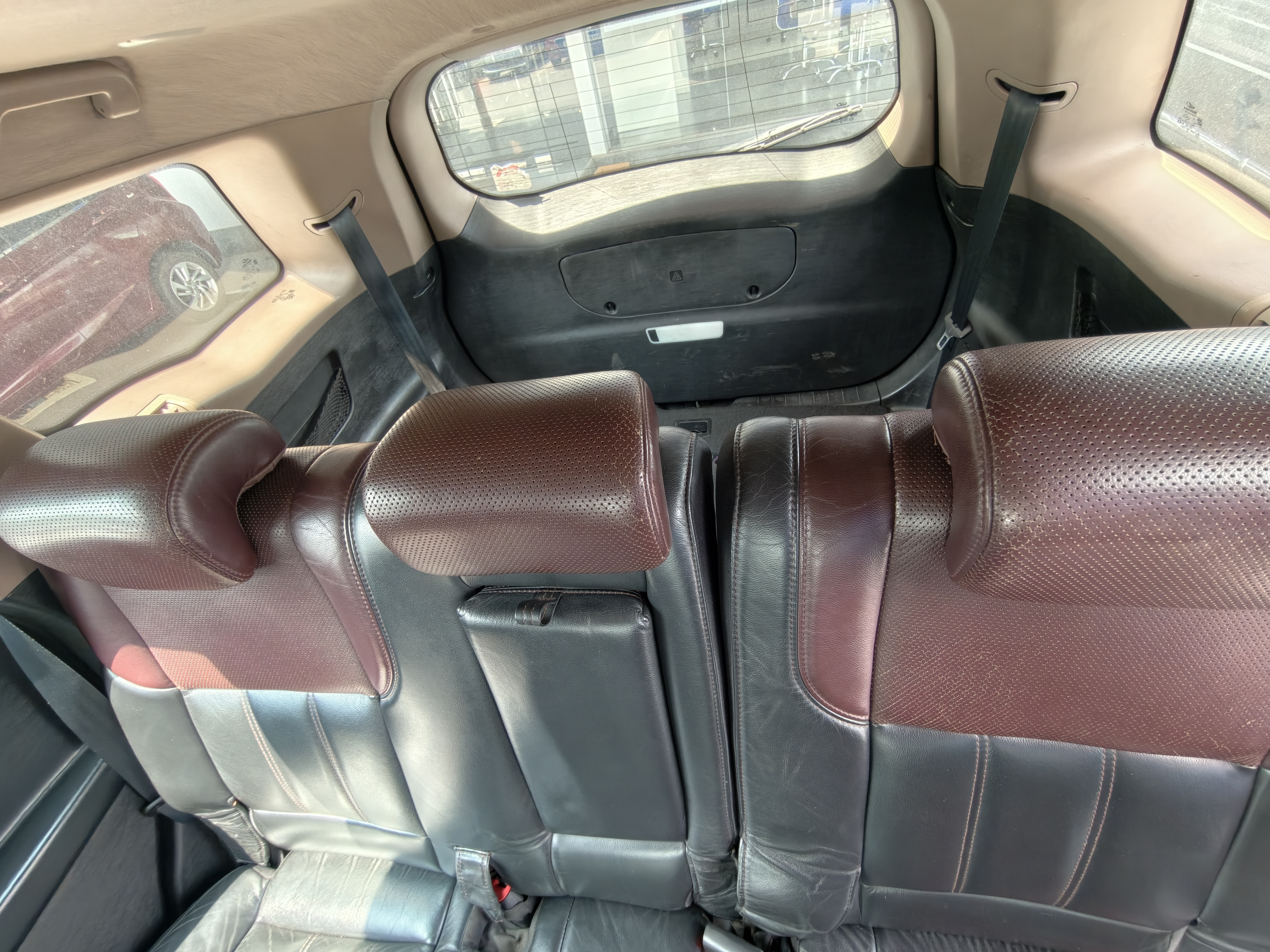 Mahindra XUV500 - Image 6