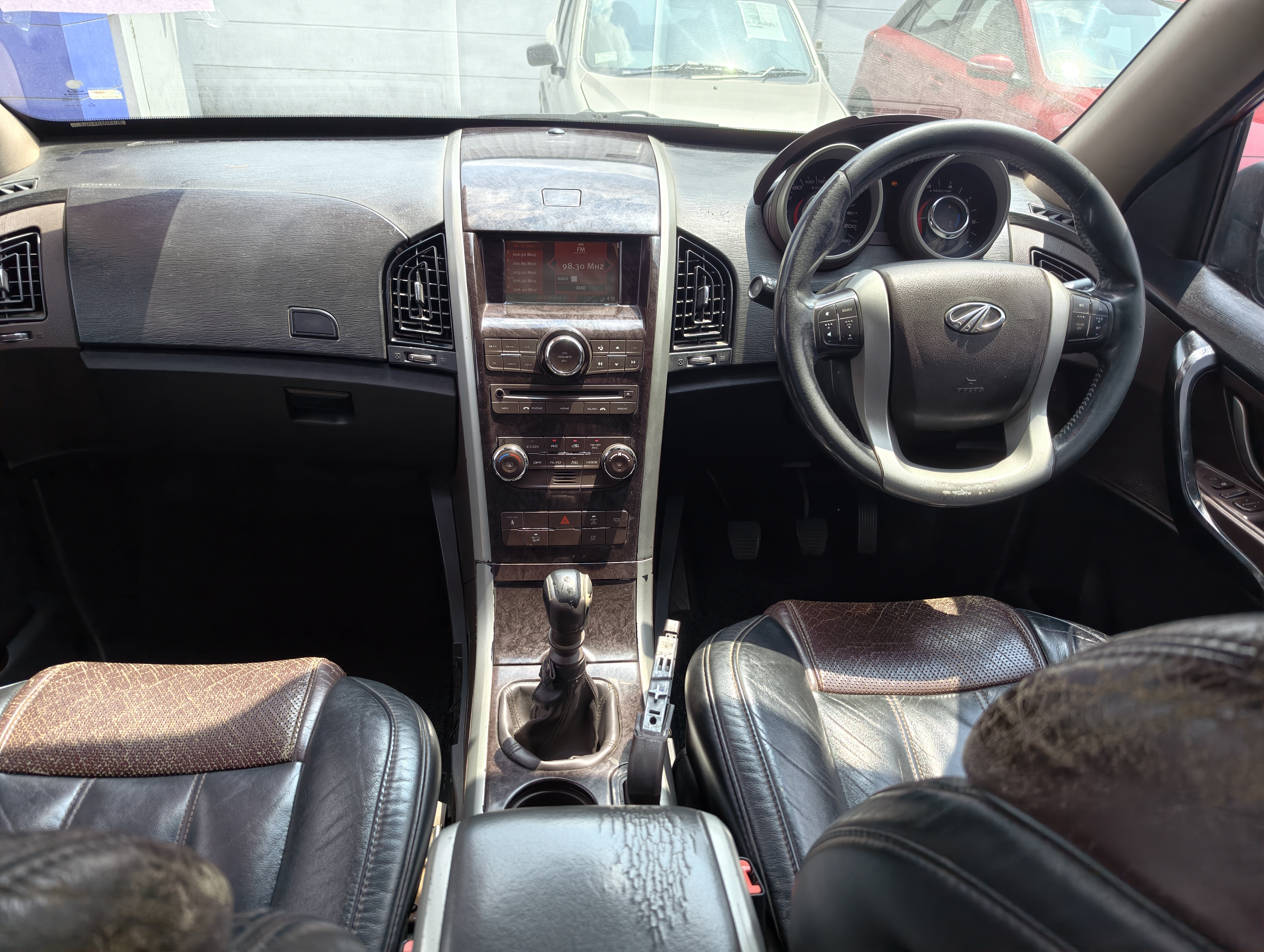 Mahindra XUV500 - Image 3