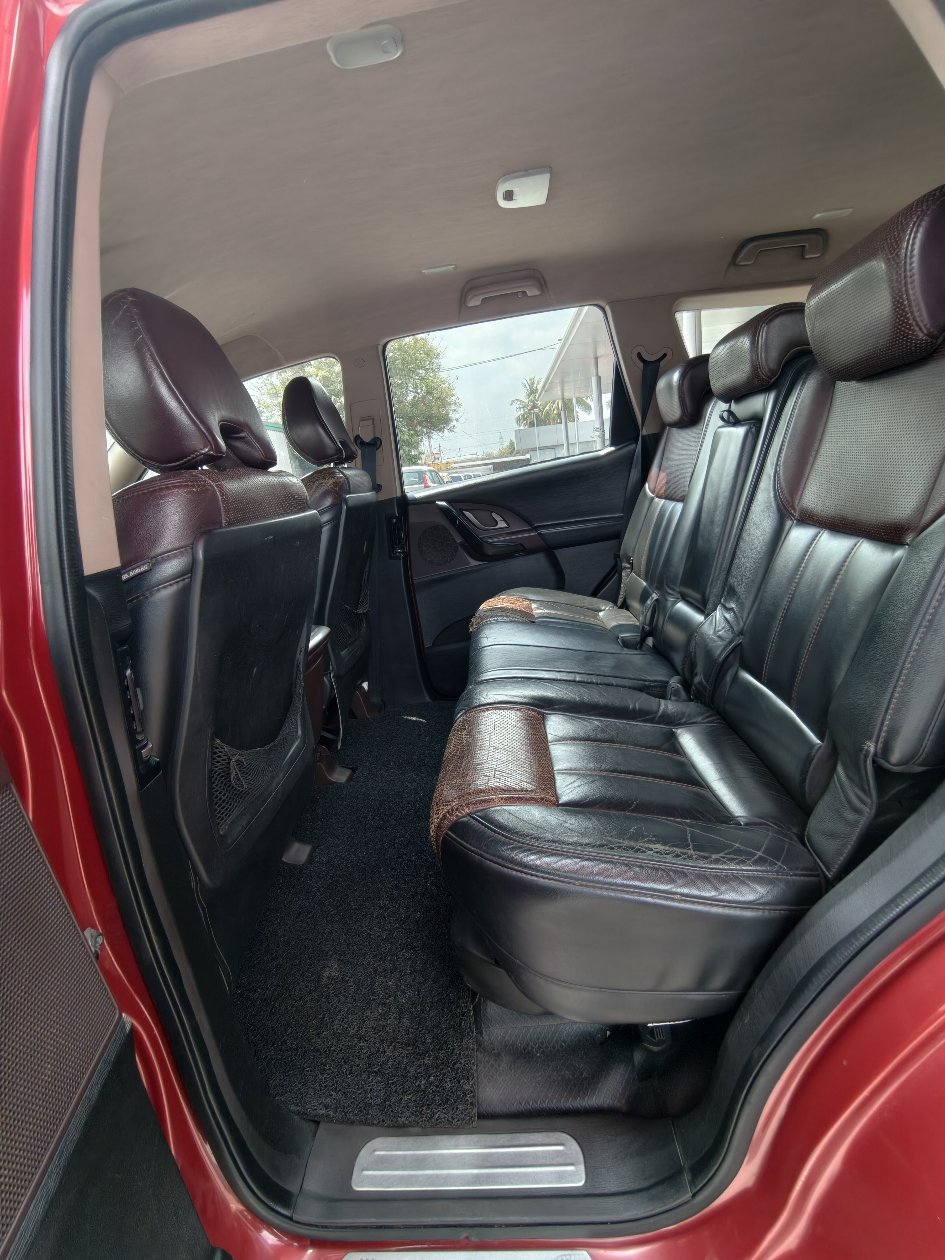 Mahindra XUV500 - Image 11
