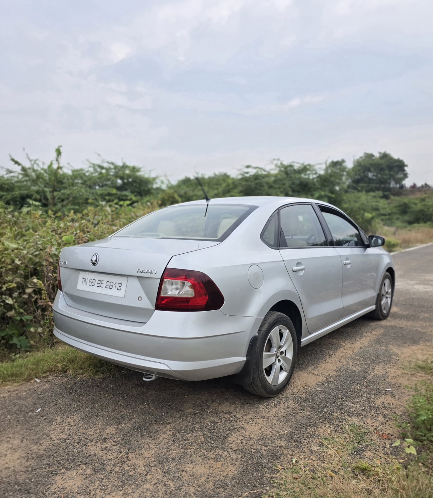 Skoda Rapid - Image 9