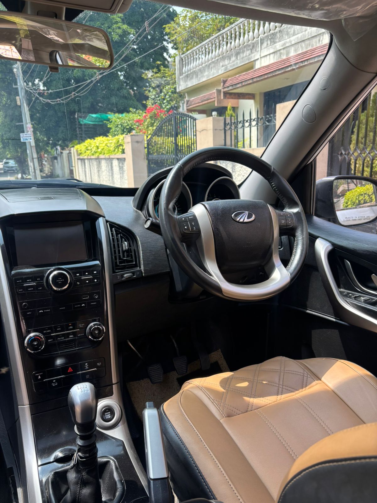Mahindra XUV500 - Image 5