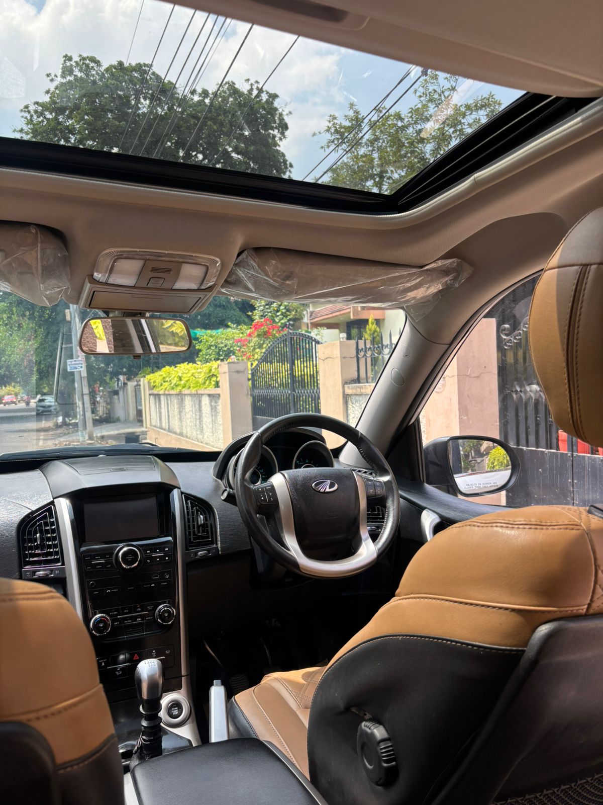 Mahindra XUV500 - Image 3