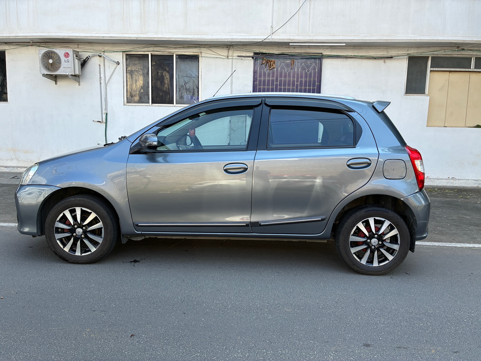 Toyota Etios Liva - Image 6