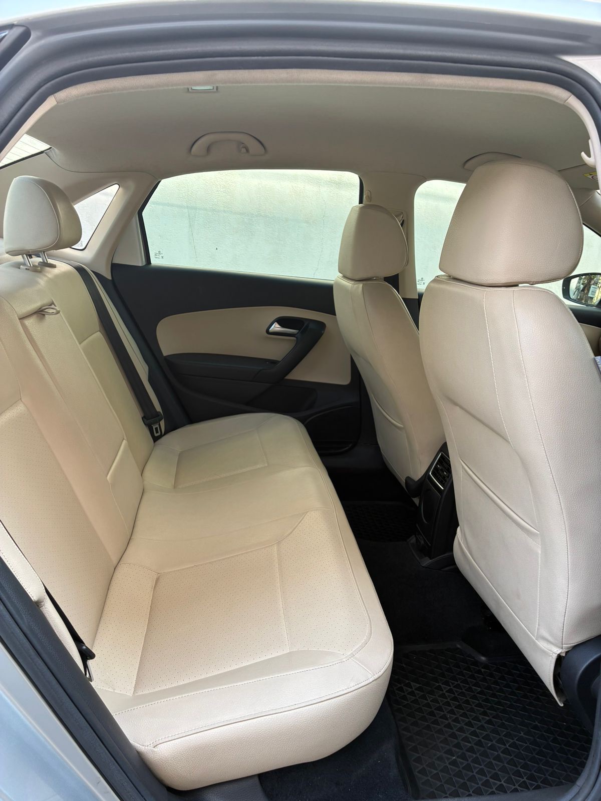 Volkswagen Vento - Image 11