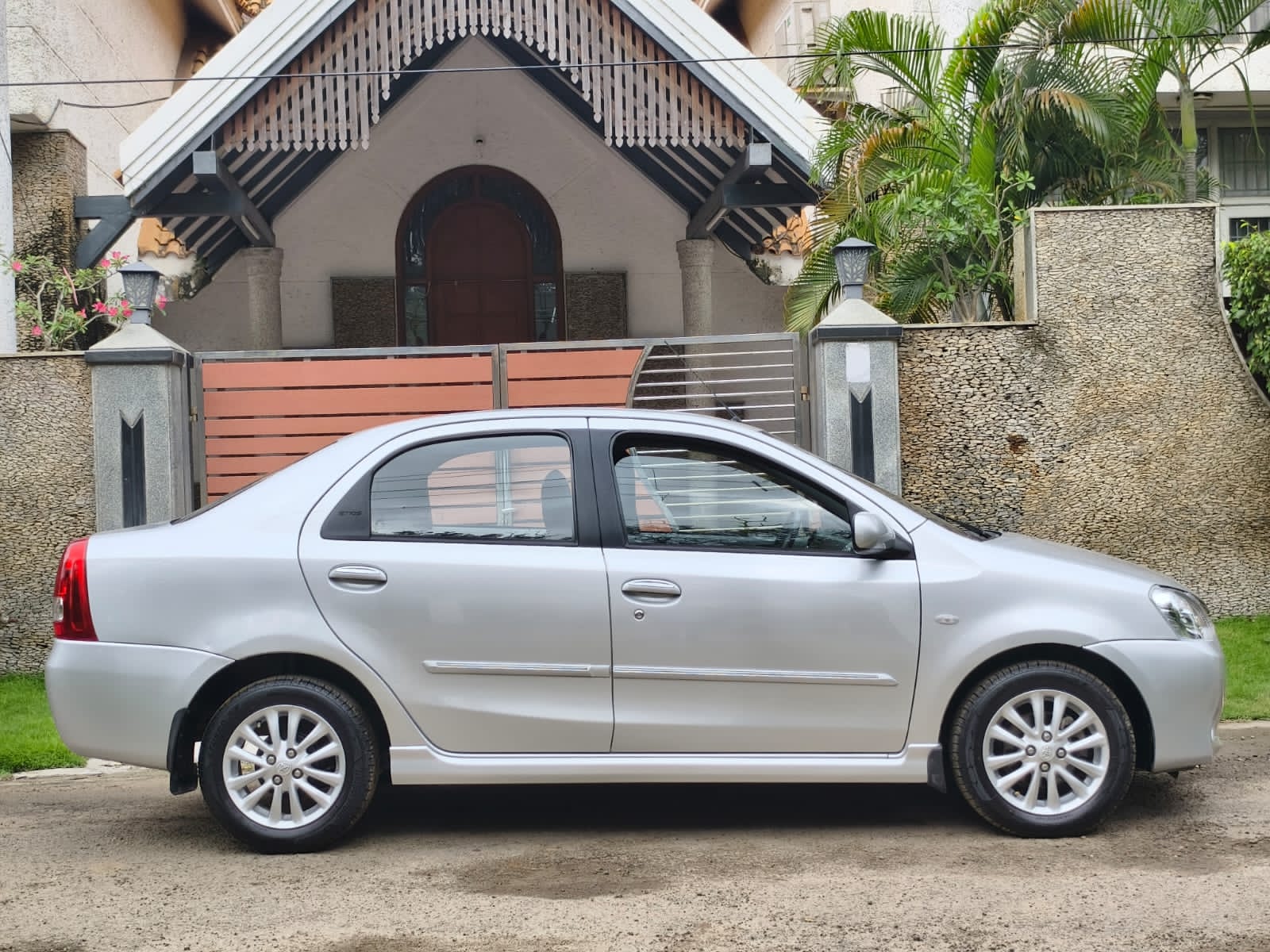 Toyota Etios - Image 8