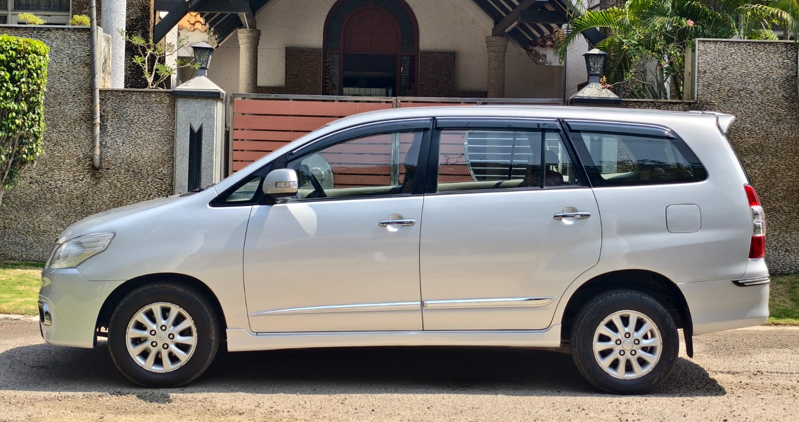 Toyota Innova - Image 6