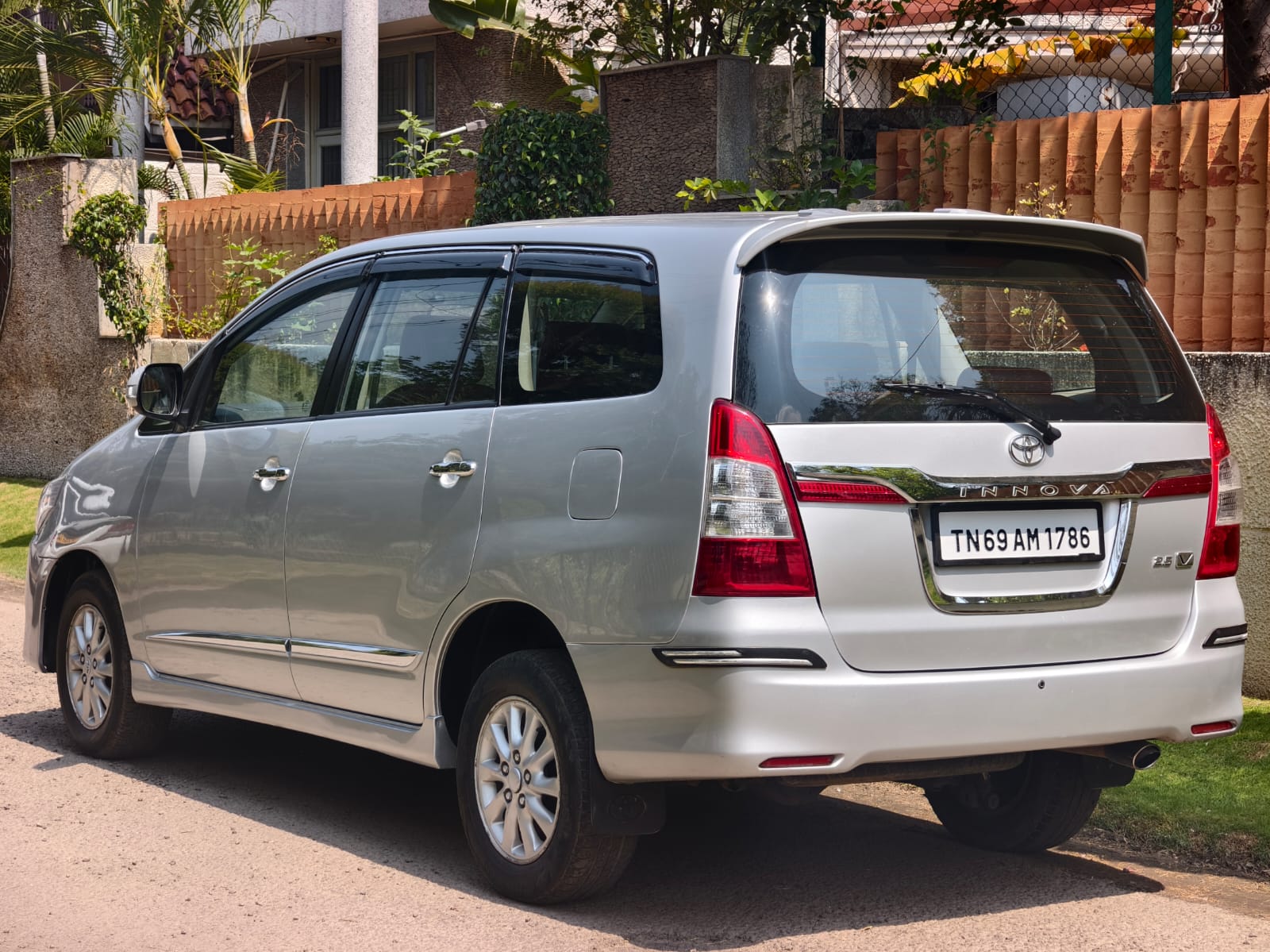 Toyota Innova - Image 15