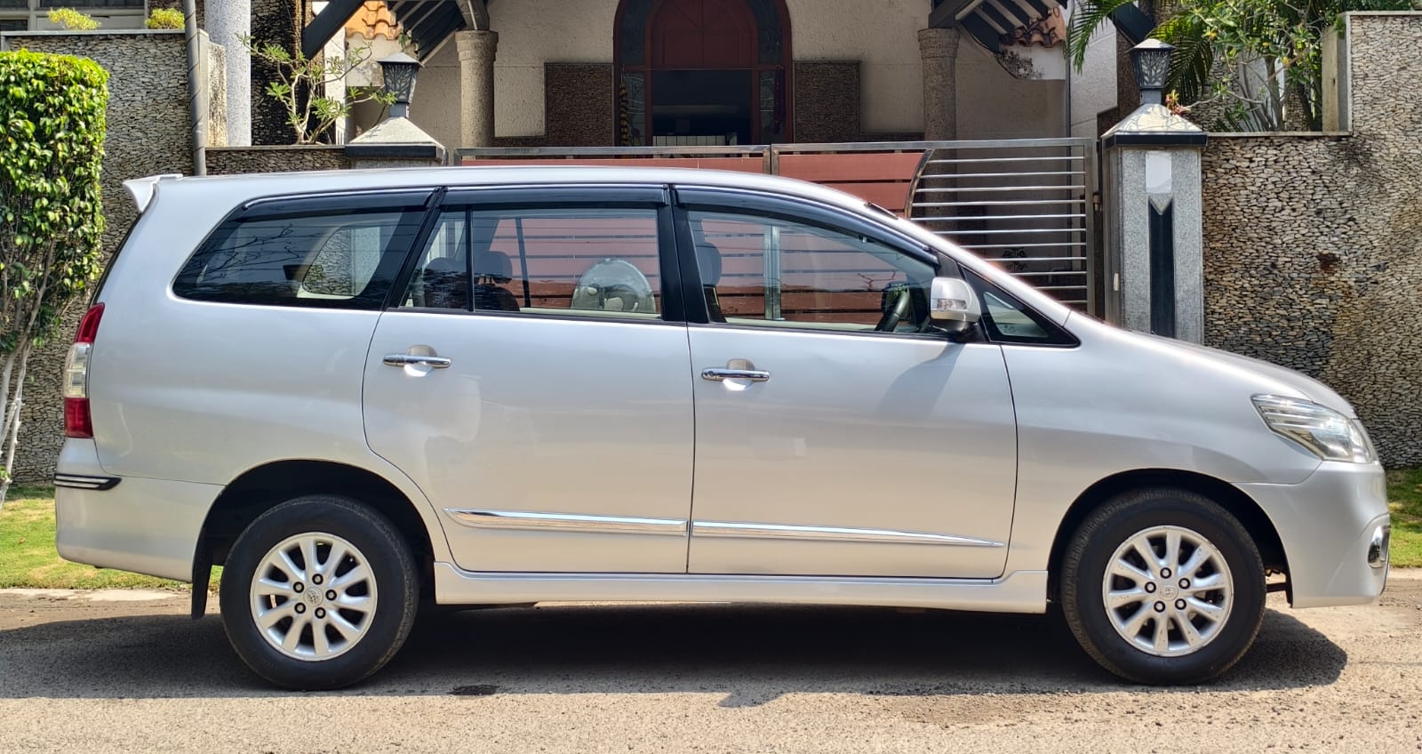Toyota Innova - Image 4