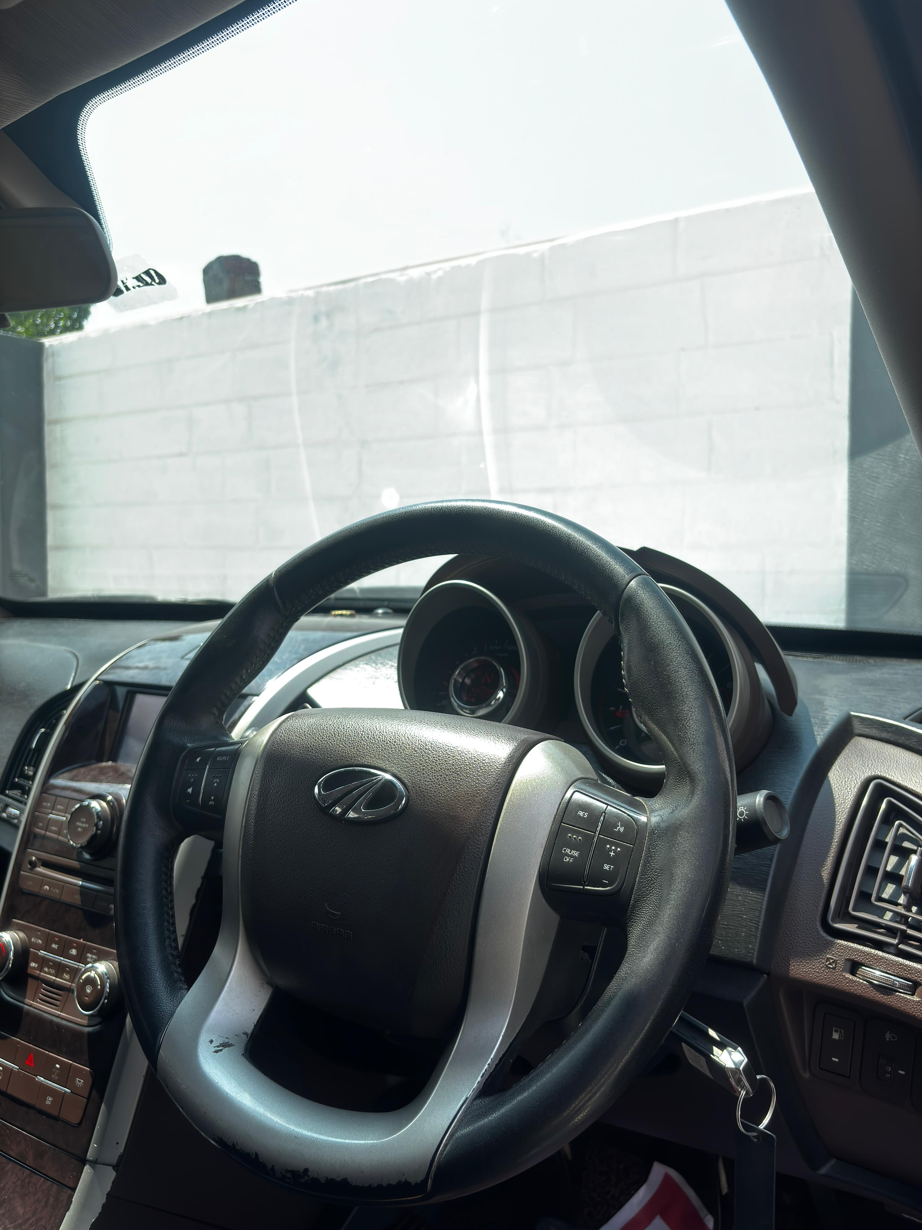 Mahindra XUV500 - Image 6