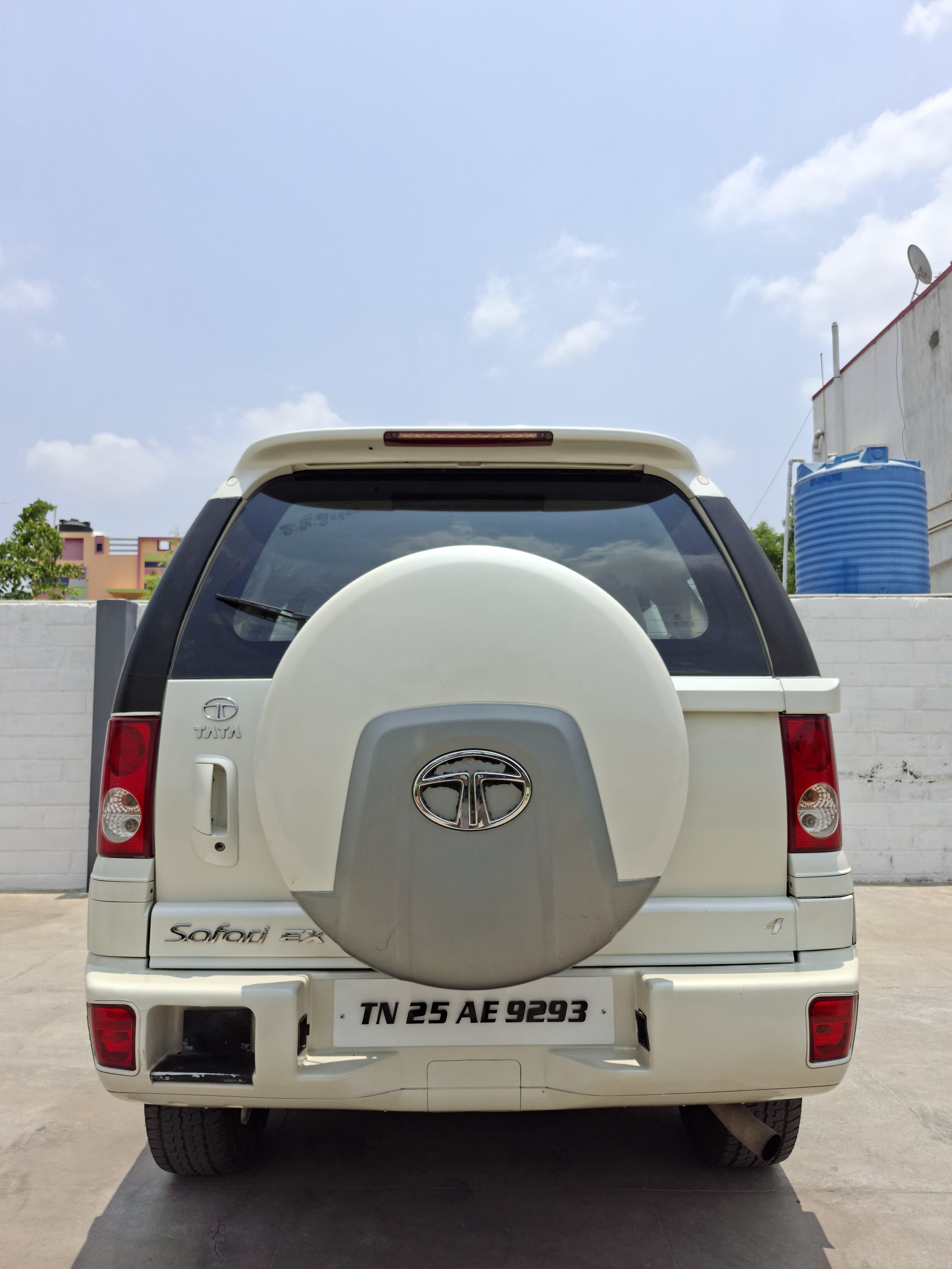 Tata Safari - Image 4