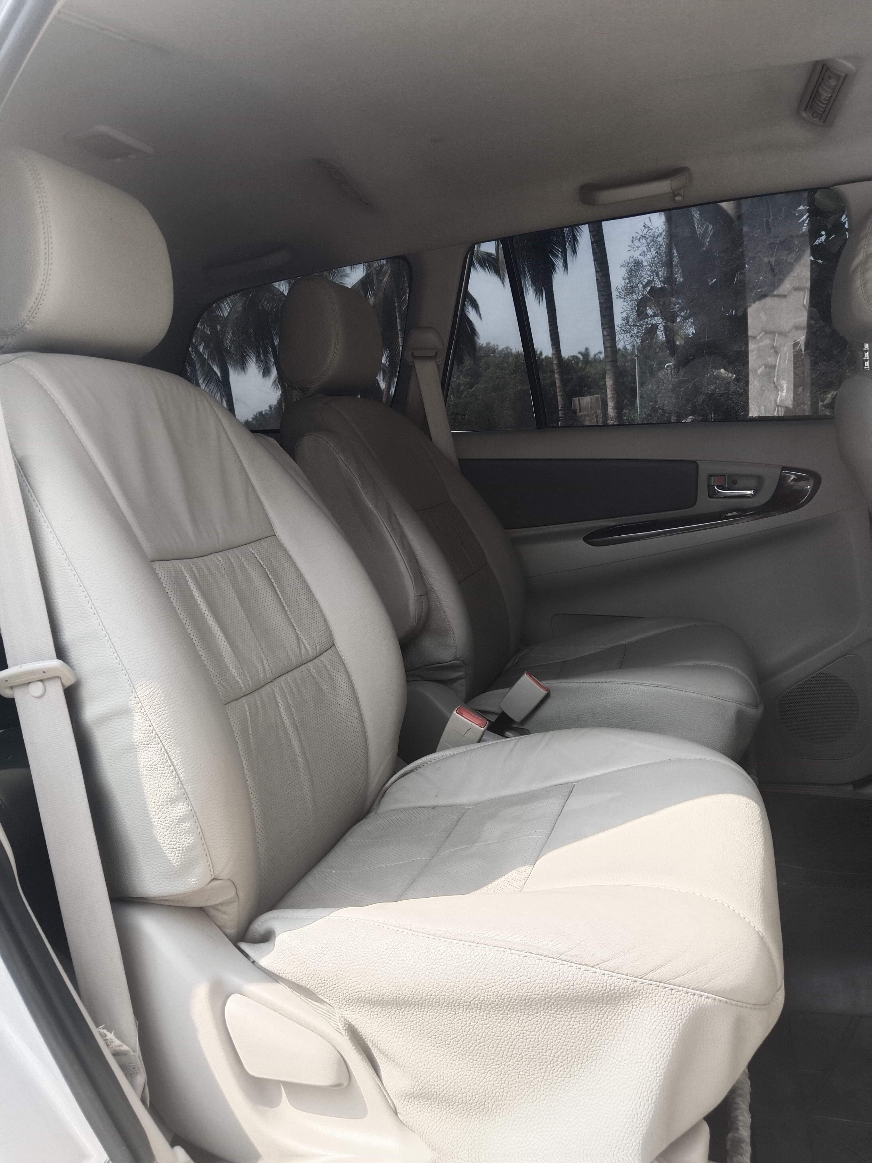 Toyota Innova - Image 9