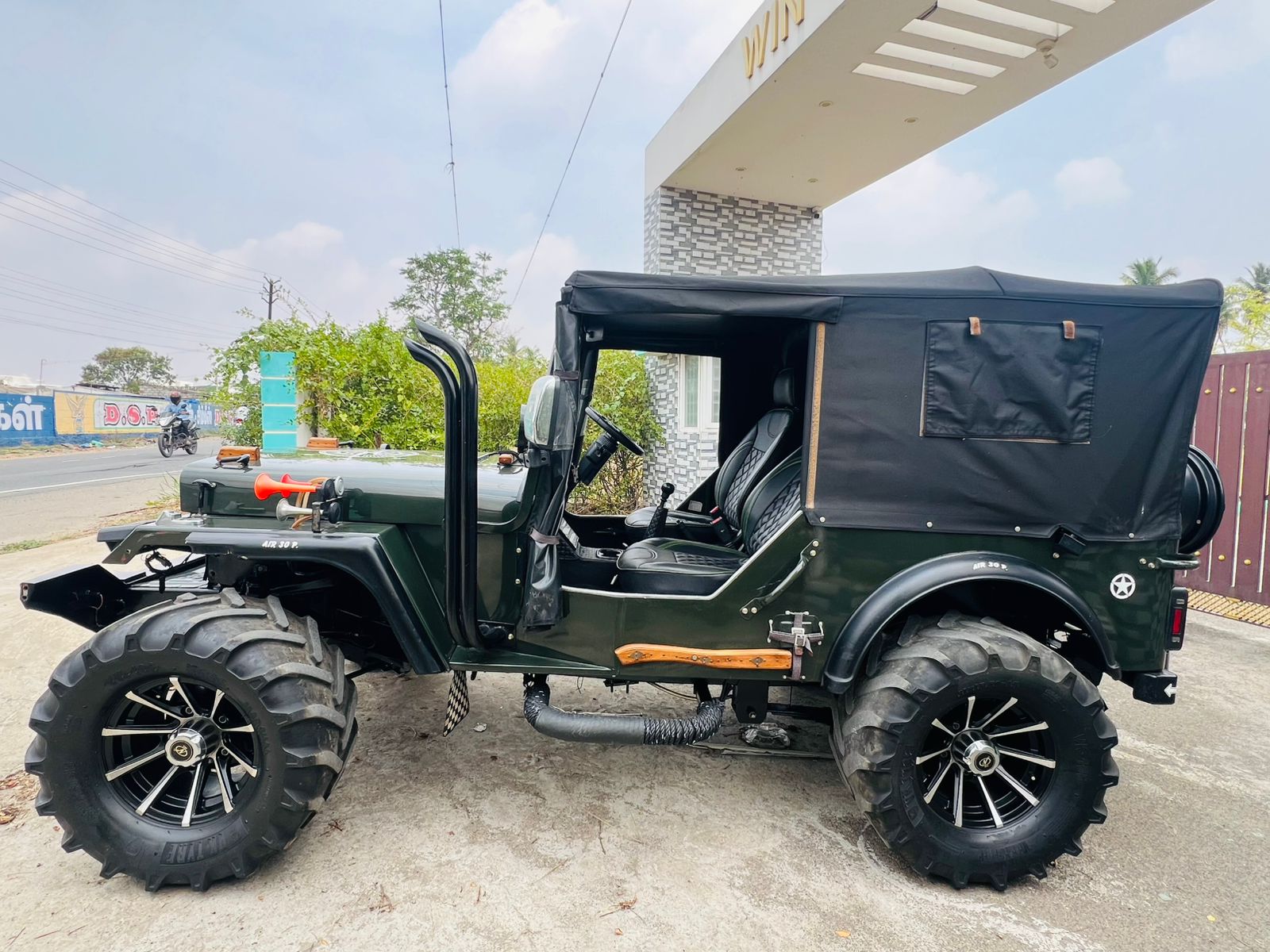 Mahindra Bolero - Image 8