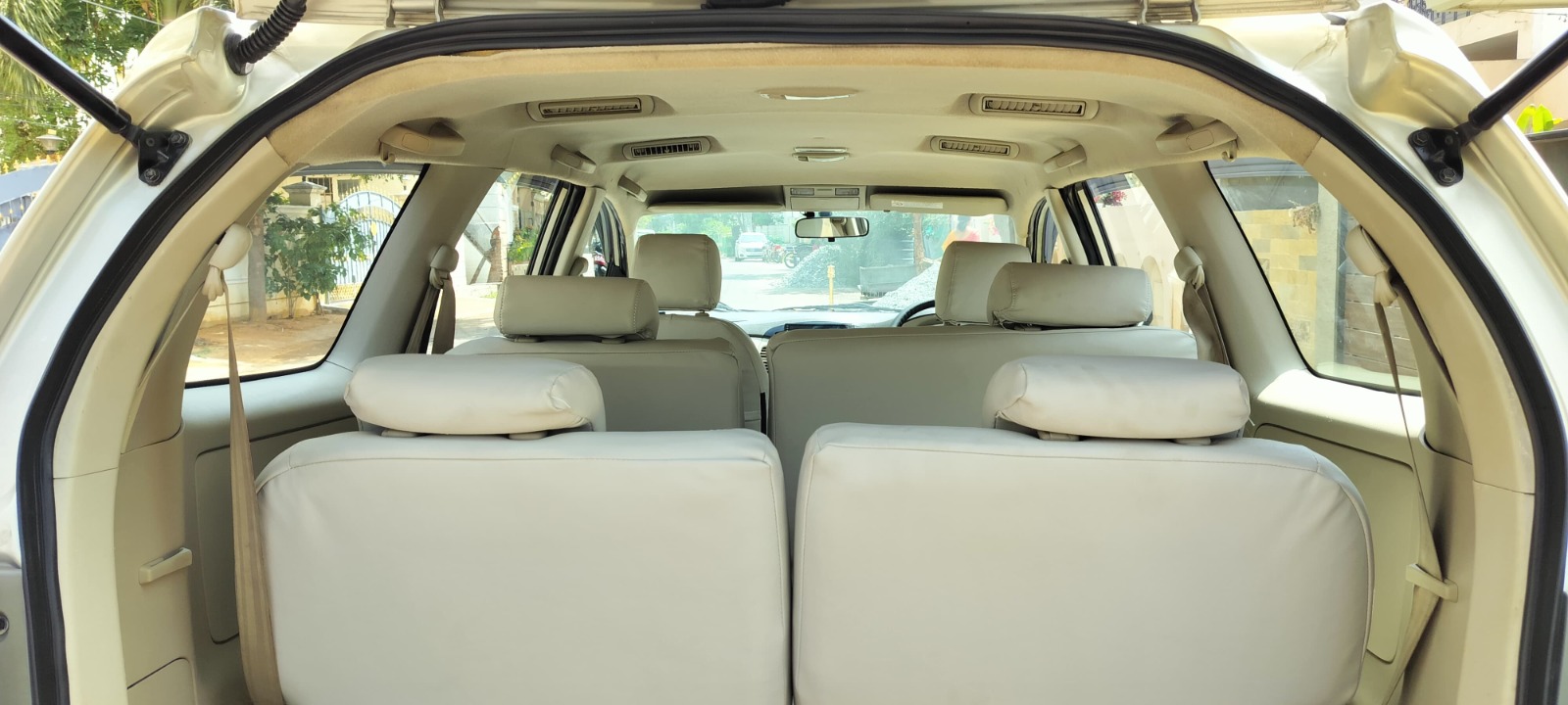 Toyota Innova - Image 8