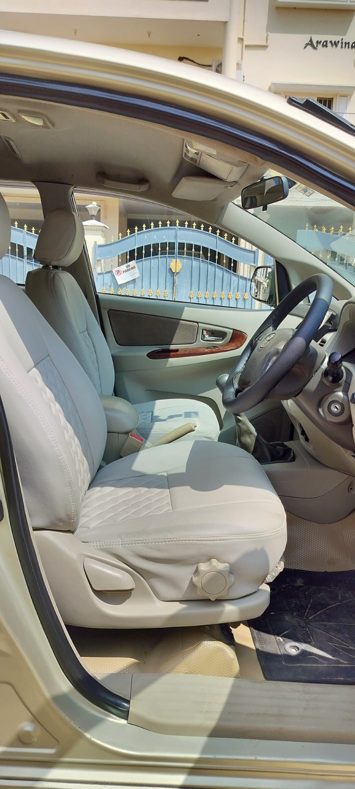 Toyota Innova - Image 11