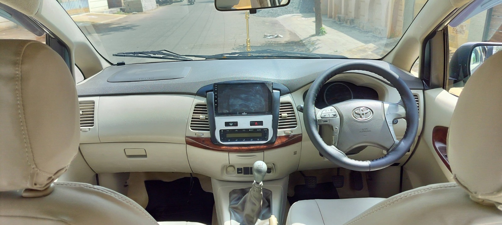 Toyota Innova - Image 10