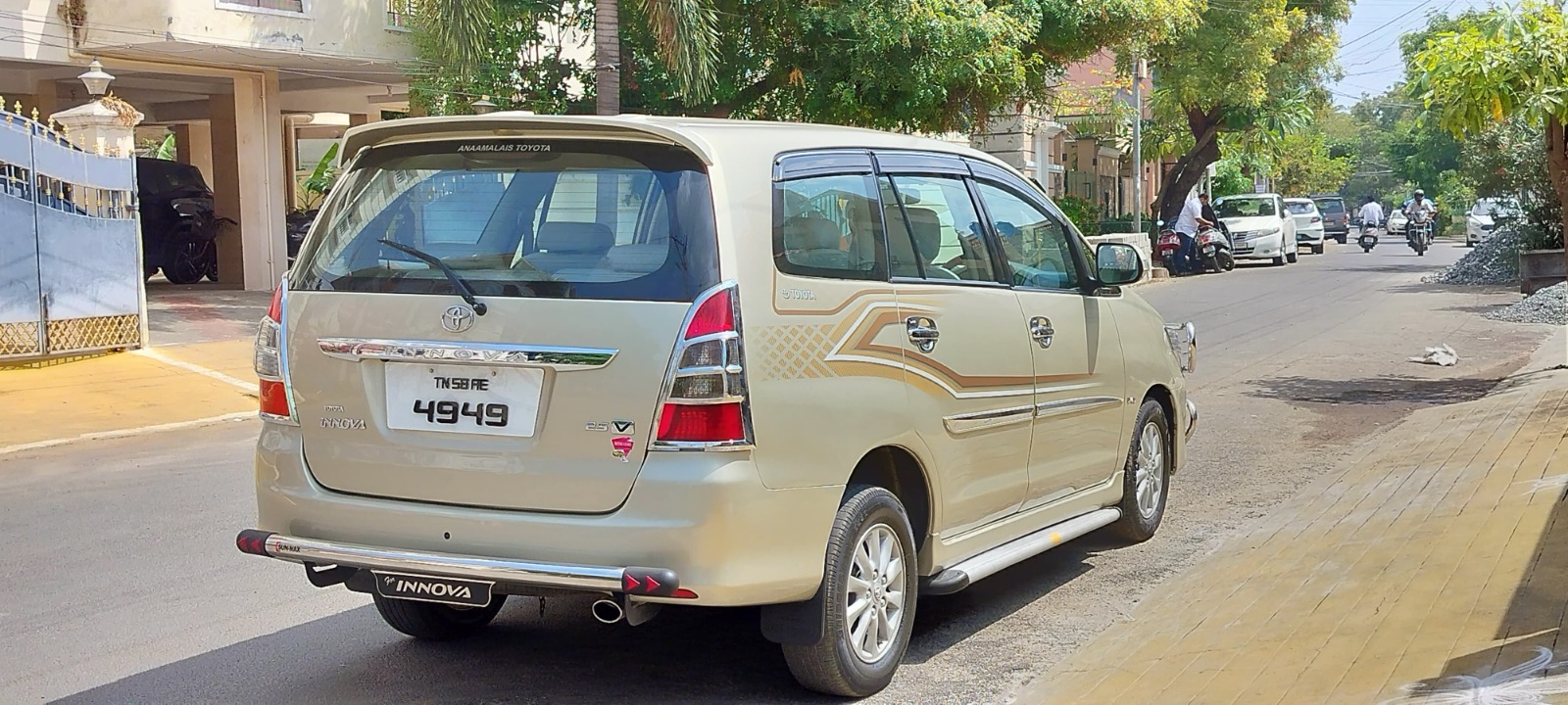 Toyota Innova - Image 3