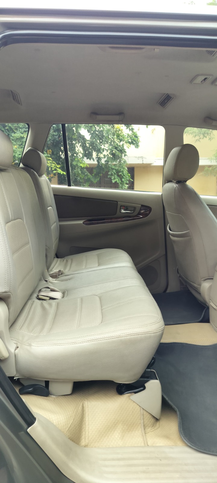 Toyota Innova - Image 8