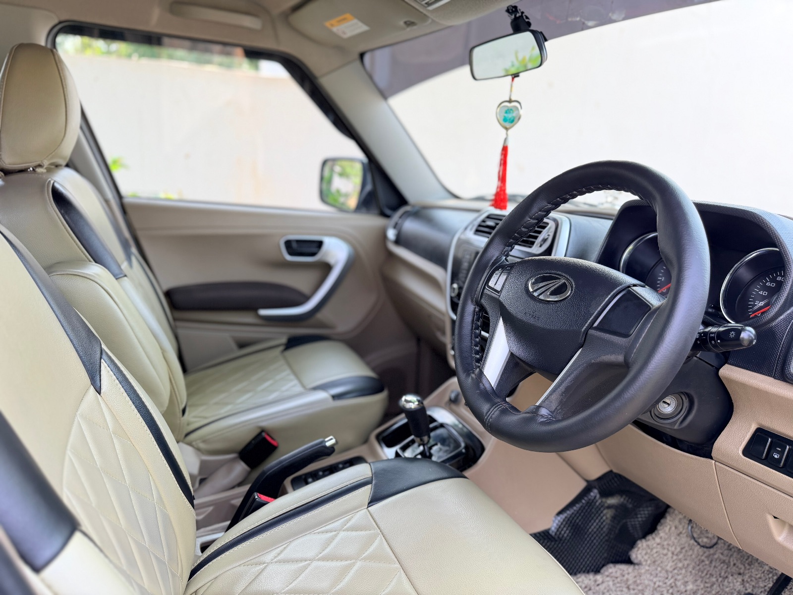 Mahindra TUV300 - Image 6