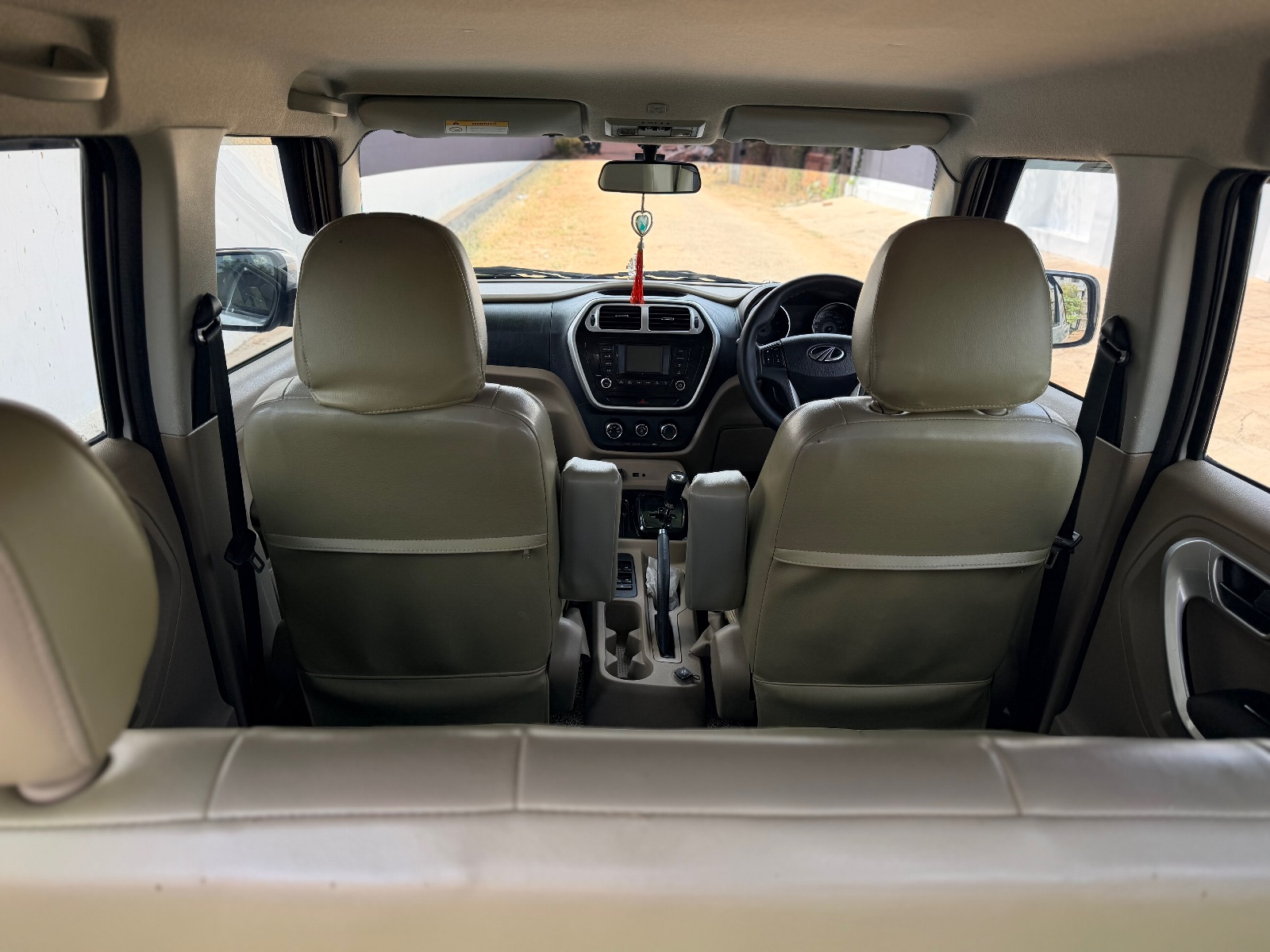 Mahindra TUV300 - Image 11