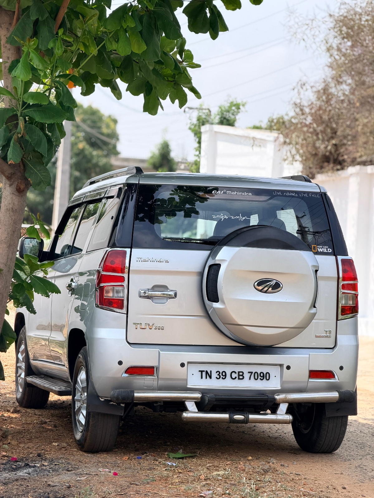 Mahindra TUV300 - Image 17