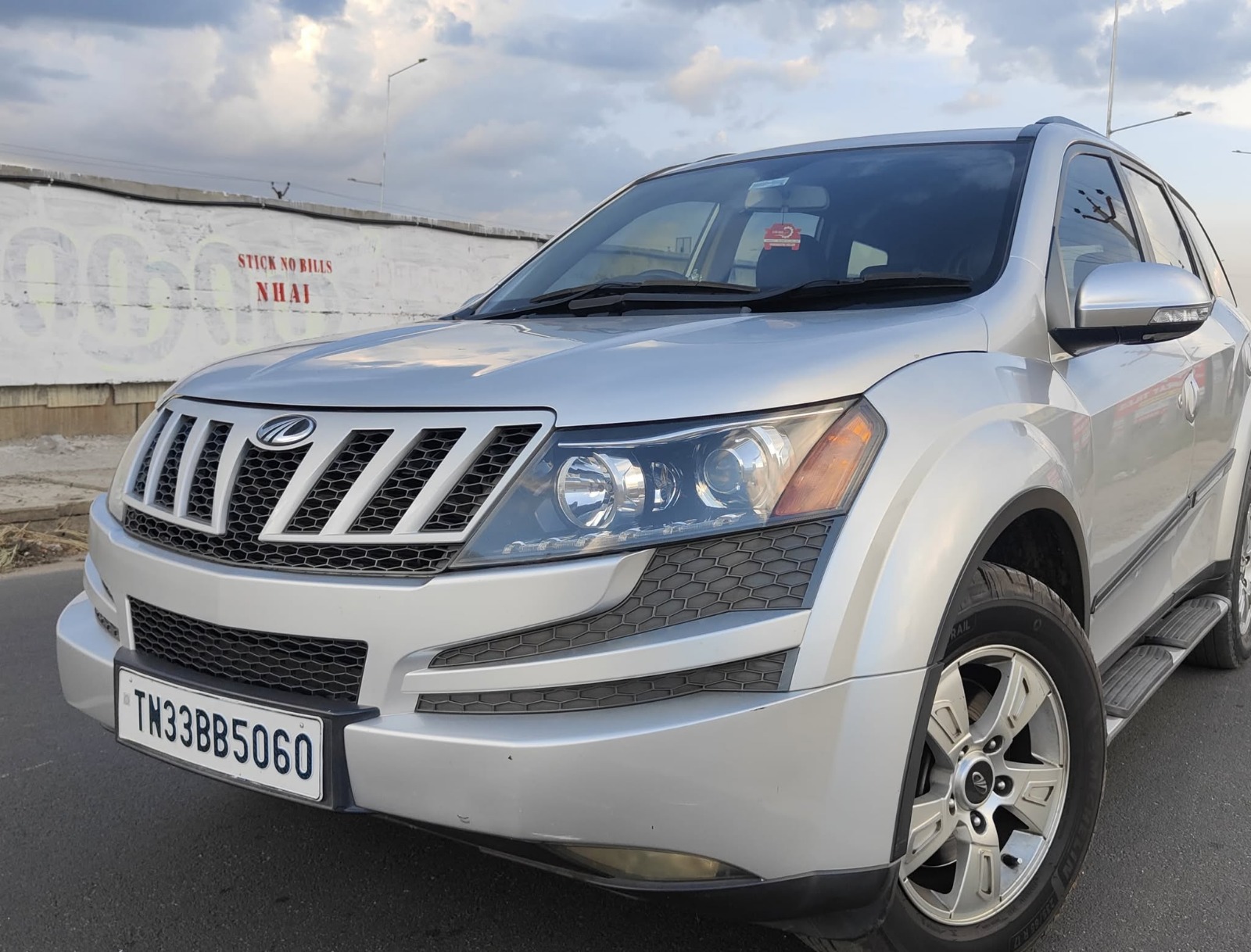 Mahindra XUV500 - Image 2