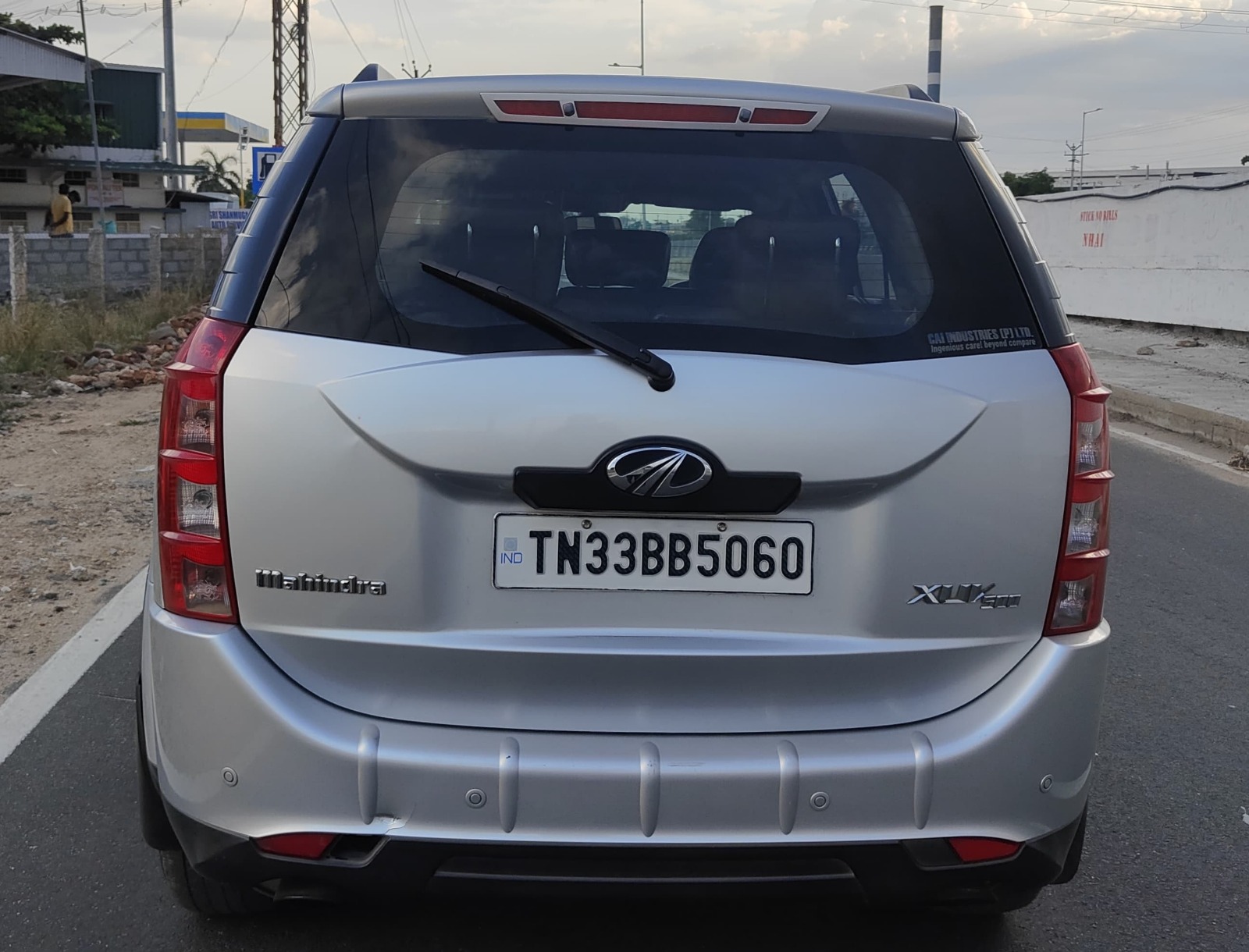 Mahindra XUV500 - Image 8