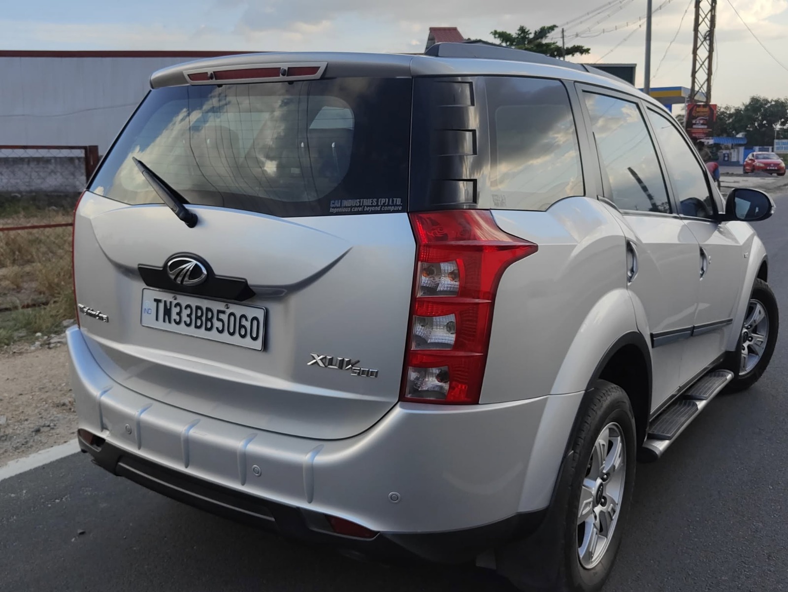 Mahindra XUV500 - Image 9