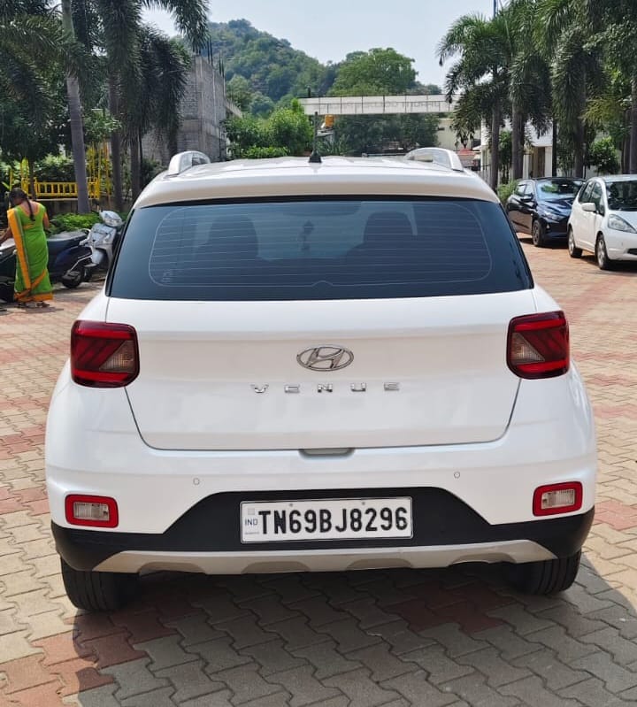 Hyundai Venue - Image 8