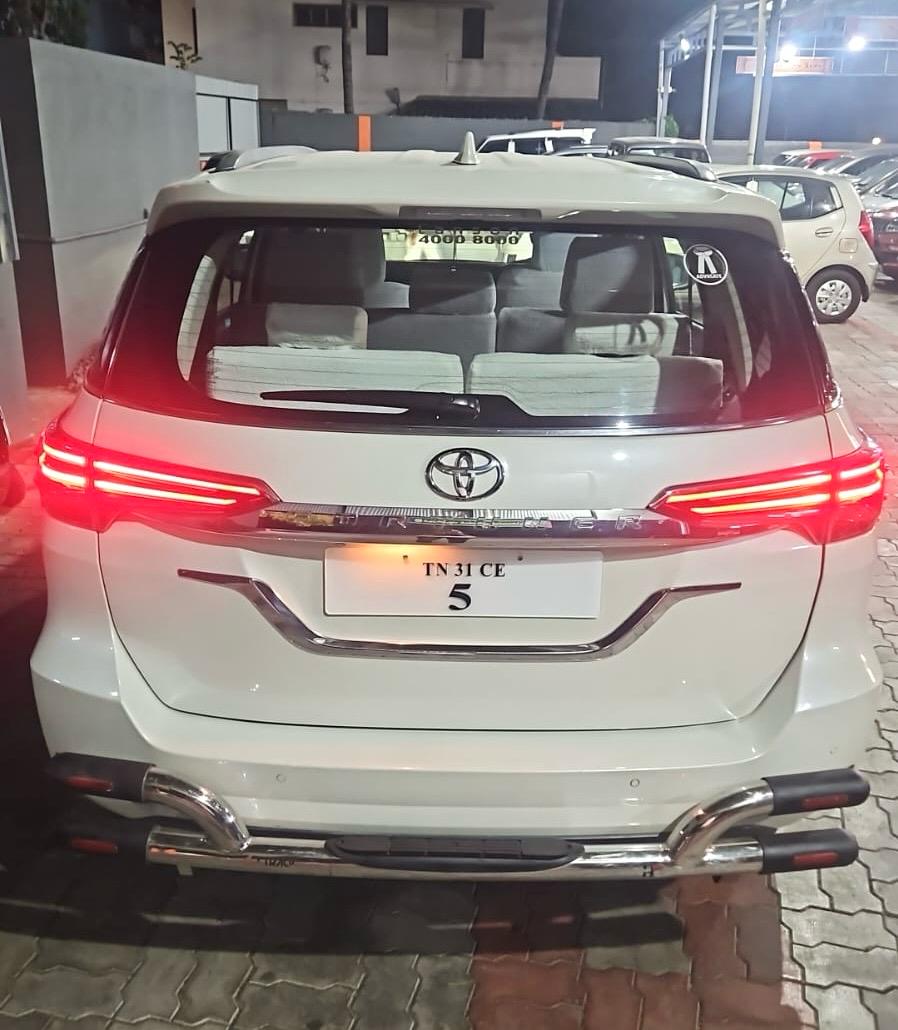 Toyota Fortuner - Image 8