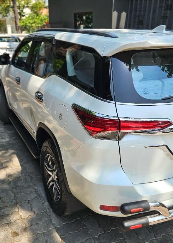 Toyota Fortuner - Image 6