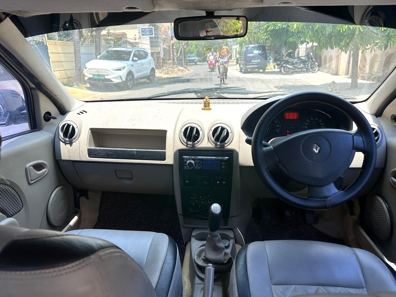 Mahindra logan - Image 9