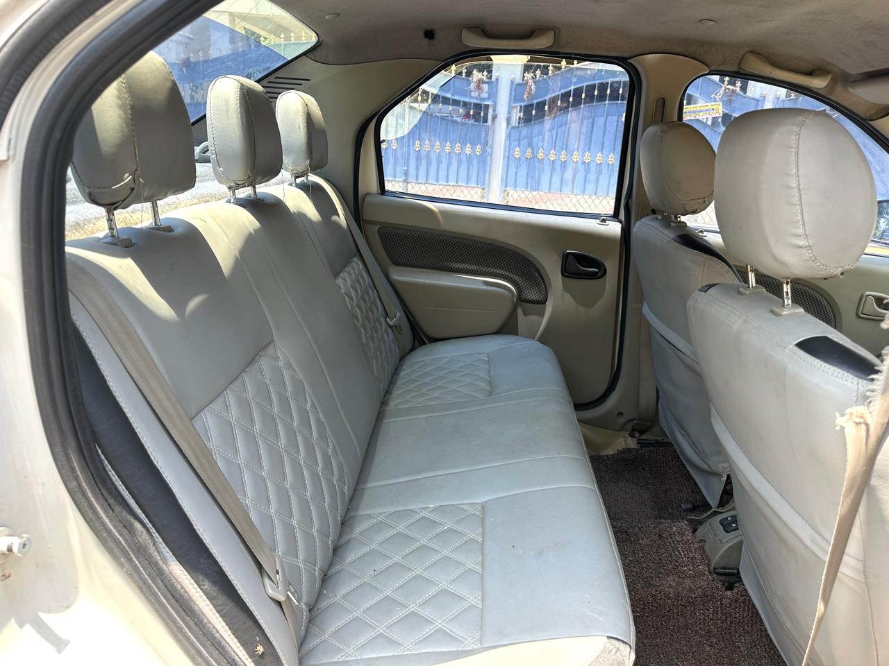 Mahindra logan - Image 8