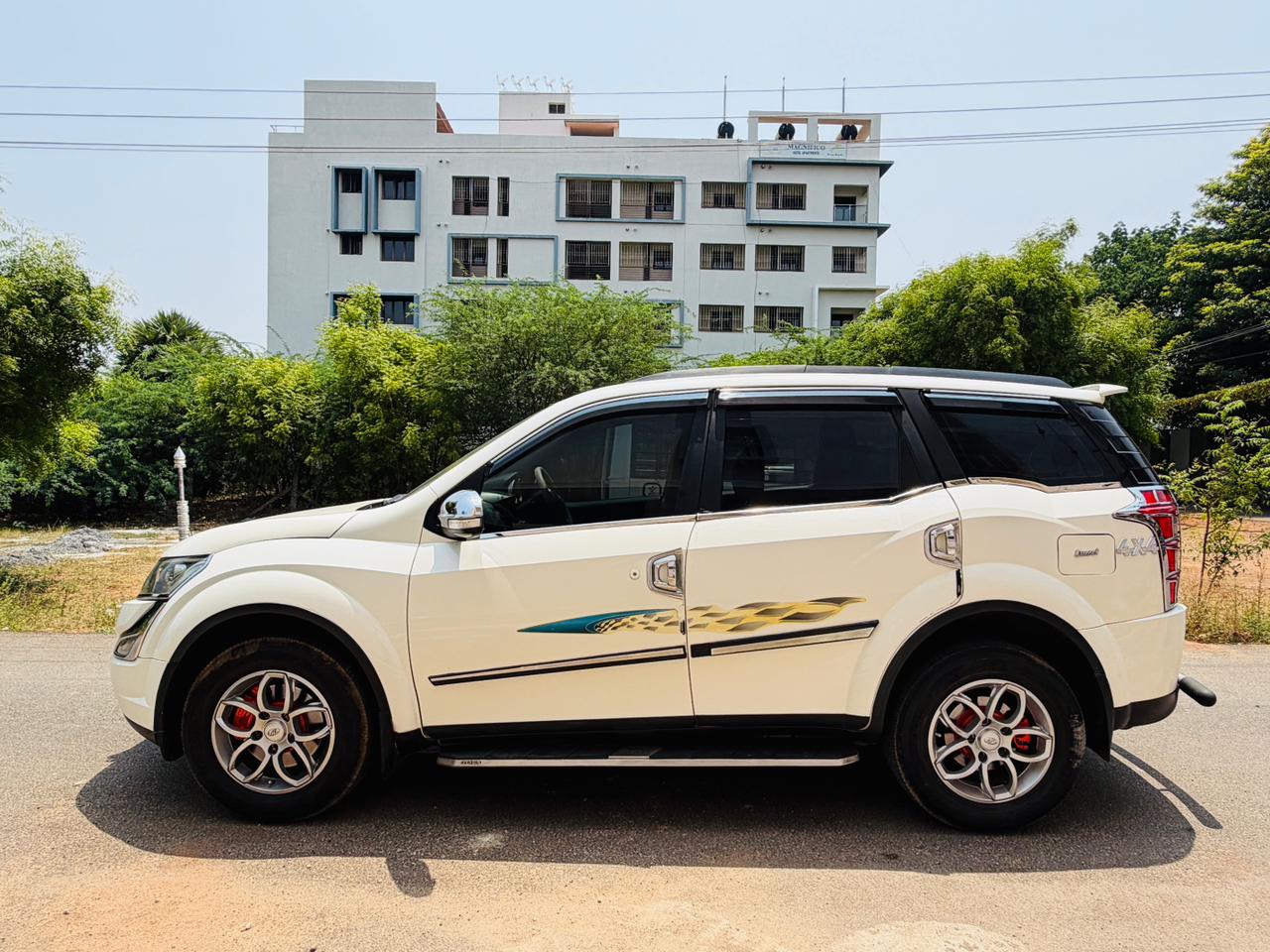 Mahindra XUV500 - Image 7