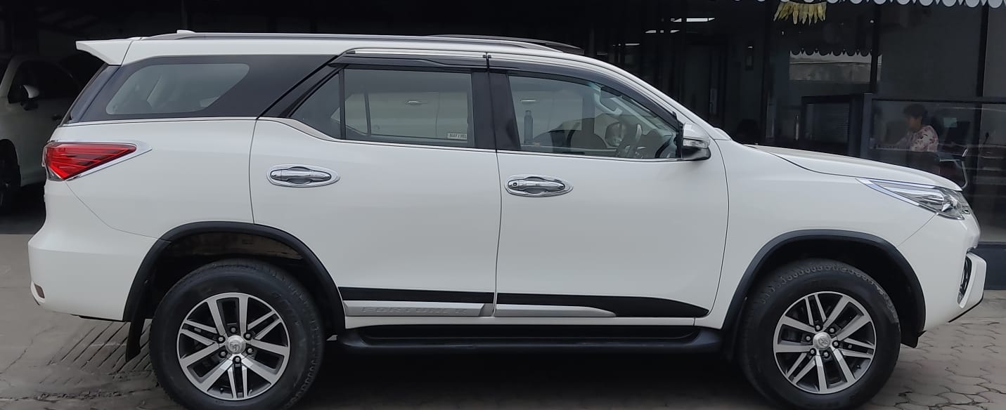 Toyota Fortuner - Image 4