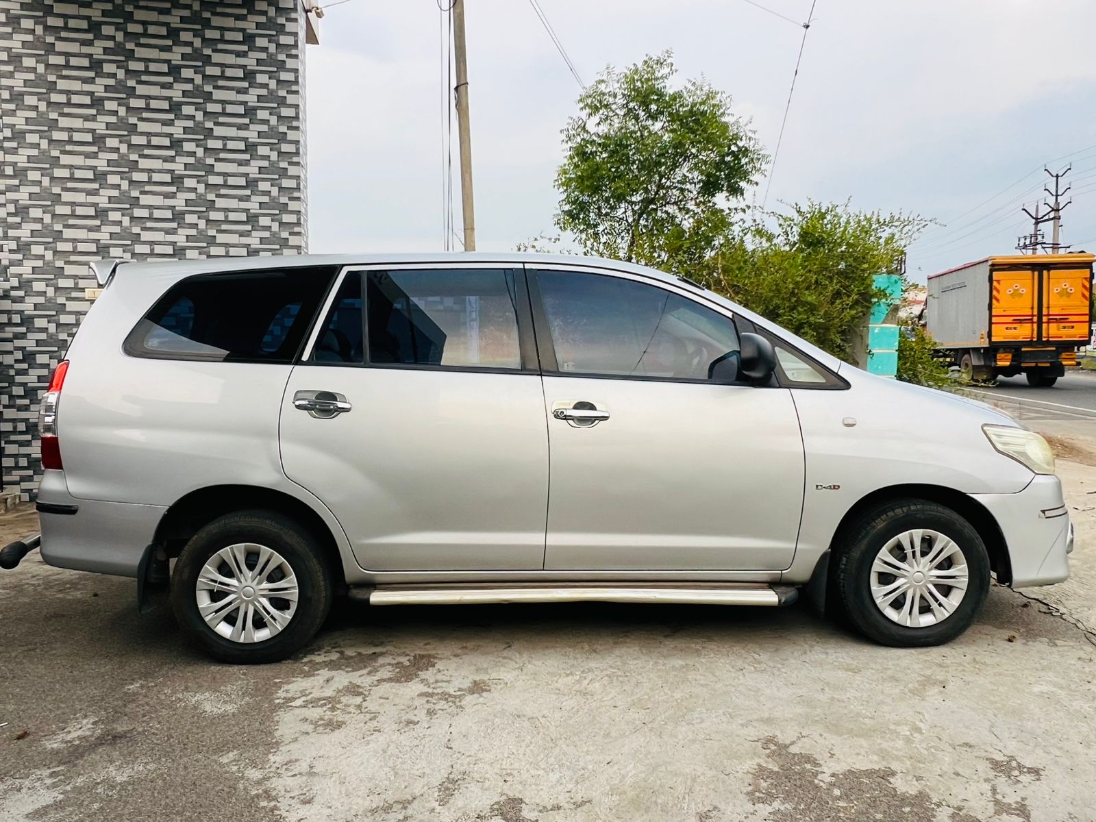 Toyota Innova - Image 4