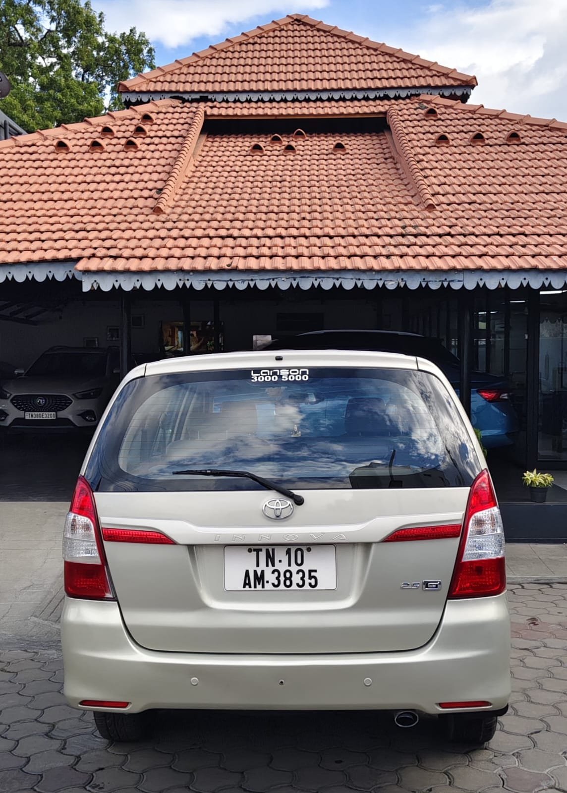Toyota Innova - Image 2