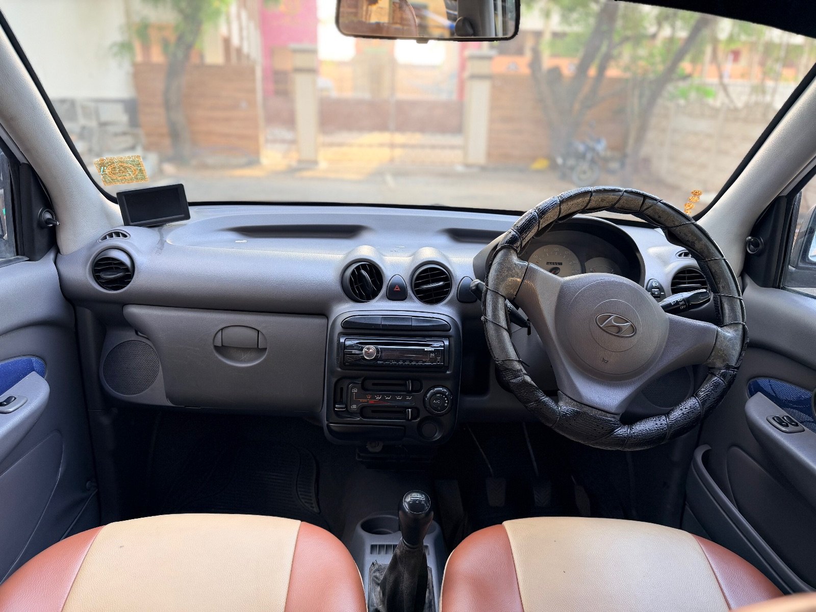 Hyundai Santro Xing - Image 2