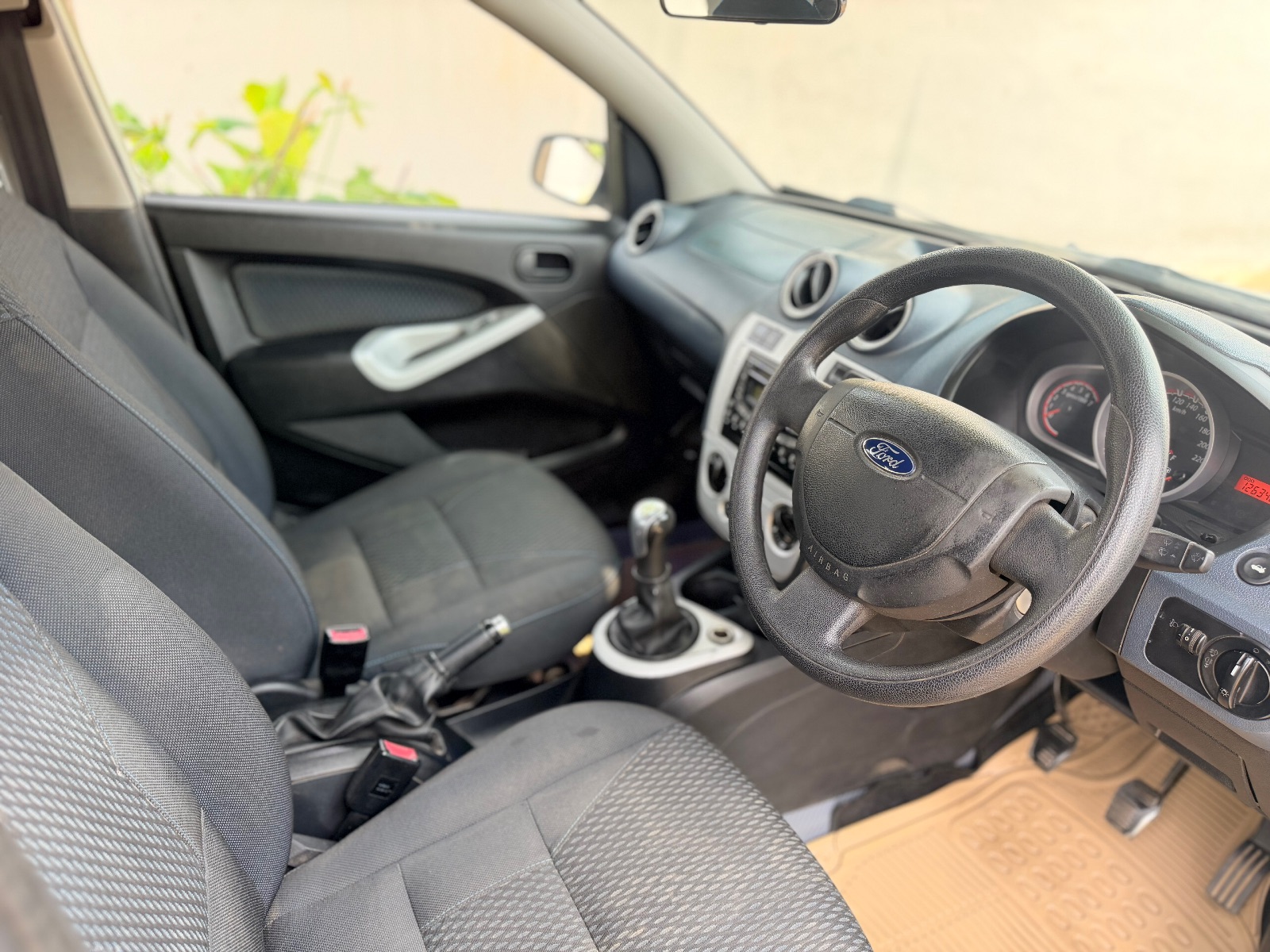 Ford Figo - Image 9