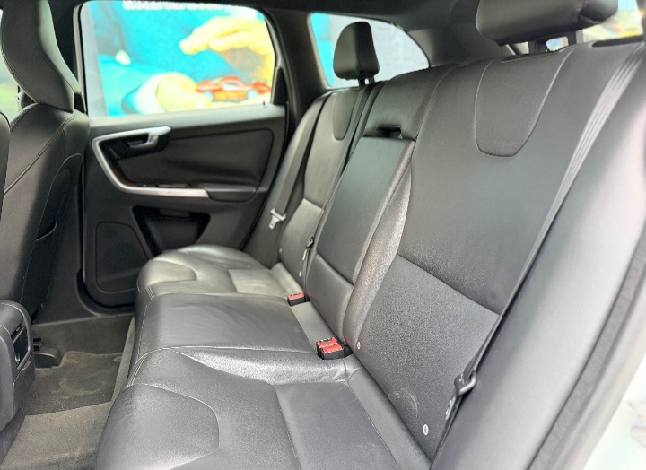 Volvo XC60 - Image 2