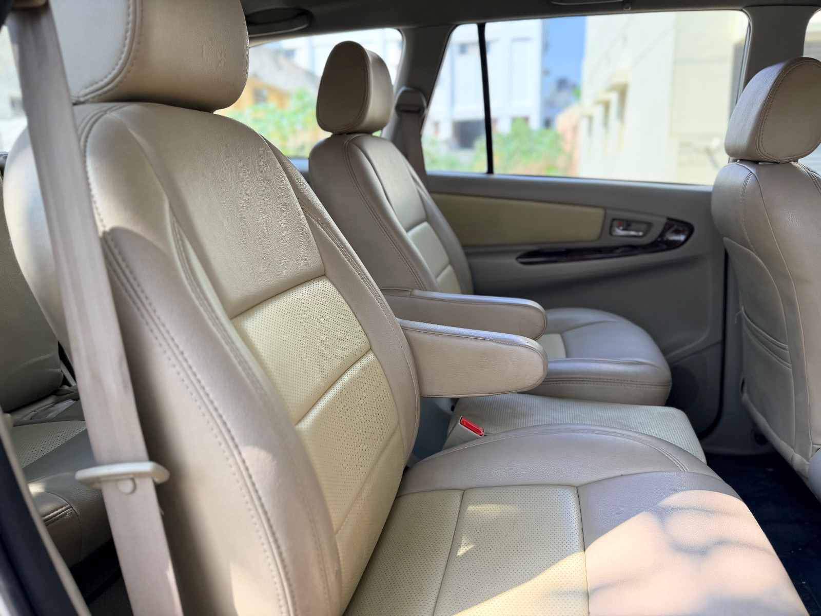 Toyota Innova - Image 8