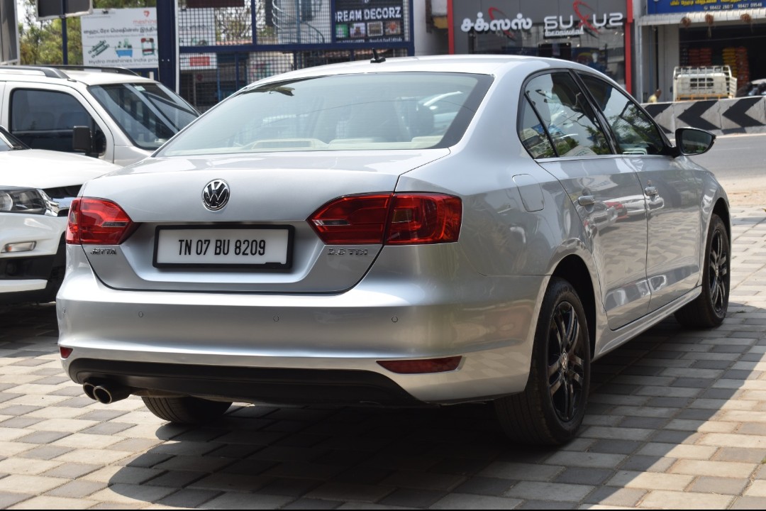 Volkswagen Jetta - Image 2