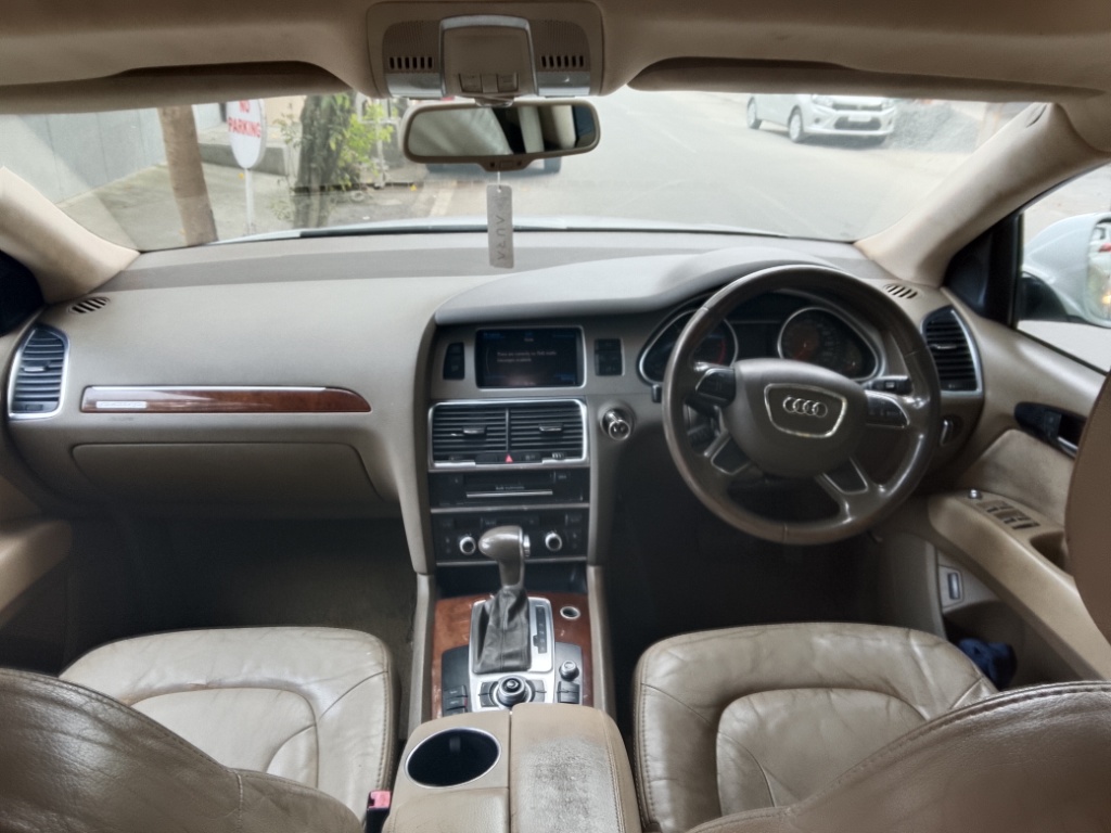Audi Q7 - Image 7