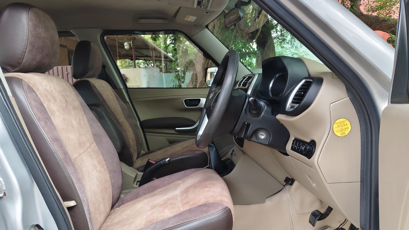 Mahindra TUV300 - Image 3