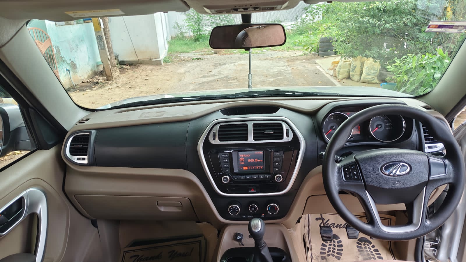Mahindra TUV300 - Image 2