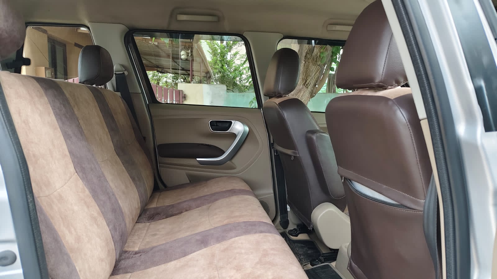Mahindra TUV300 - Image 6