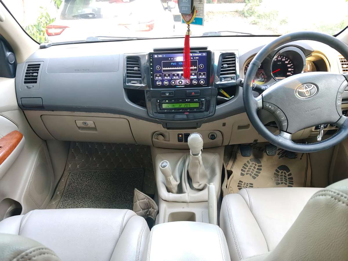 Toyota Fortuner - Image 13